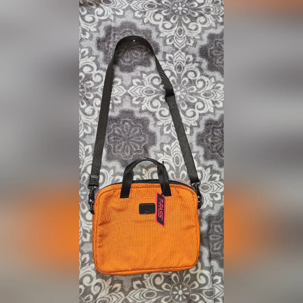 tumi Briggs & Riley Orange Men's Bag - Picture 2 of 9
